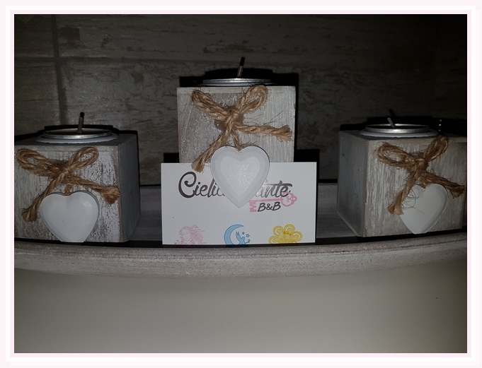 camera-matrimoniale-sole-bed and breakfast-cielididante-conversano-9-candle-candele-accessori-cuore